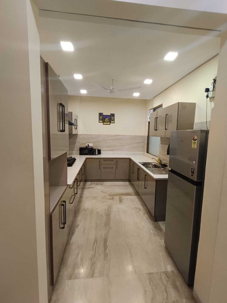 Lime Tree 3BHK Serviced Apartments DLF Phase 5 Gurgoan — 4-Star Luxury Hotel in Gurgaon, India