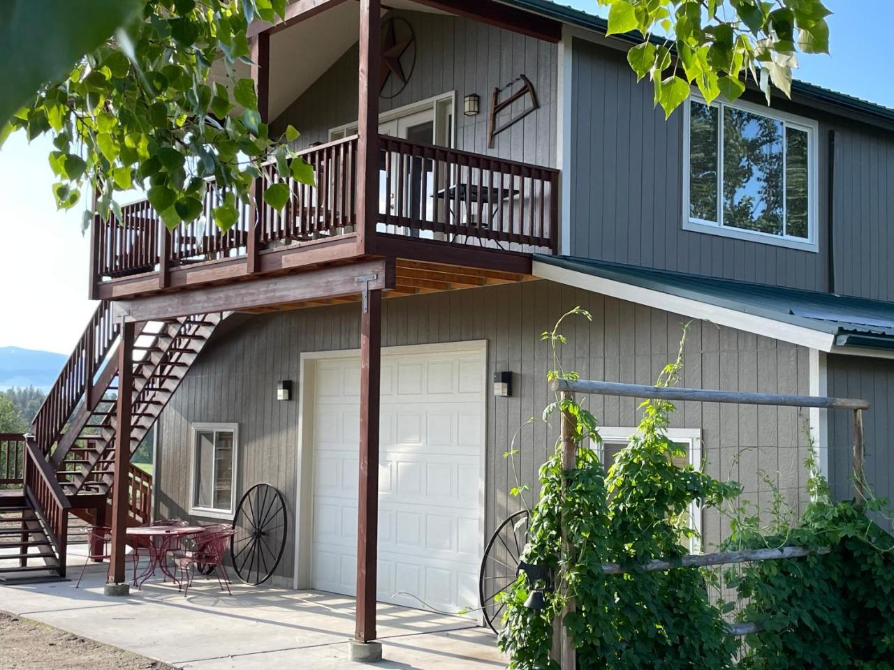 Bitterroot Barn Abode - carbon neutral hotel in Missoula