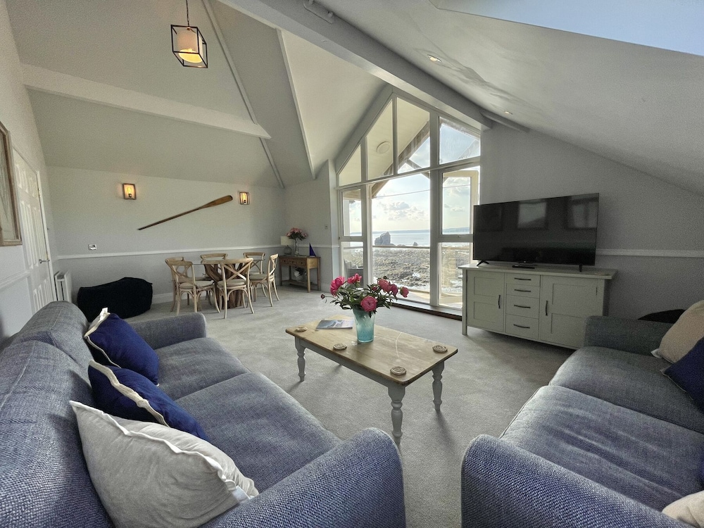 12 Thurlestone Rock - carbon neutral hotel in Kingsbridge