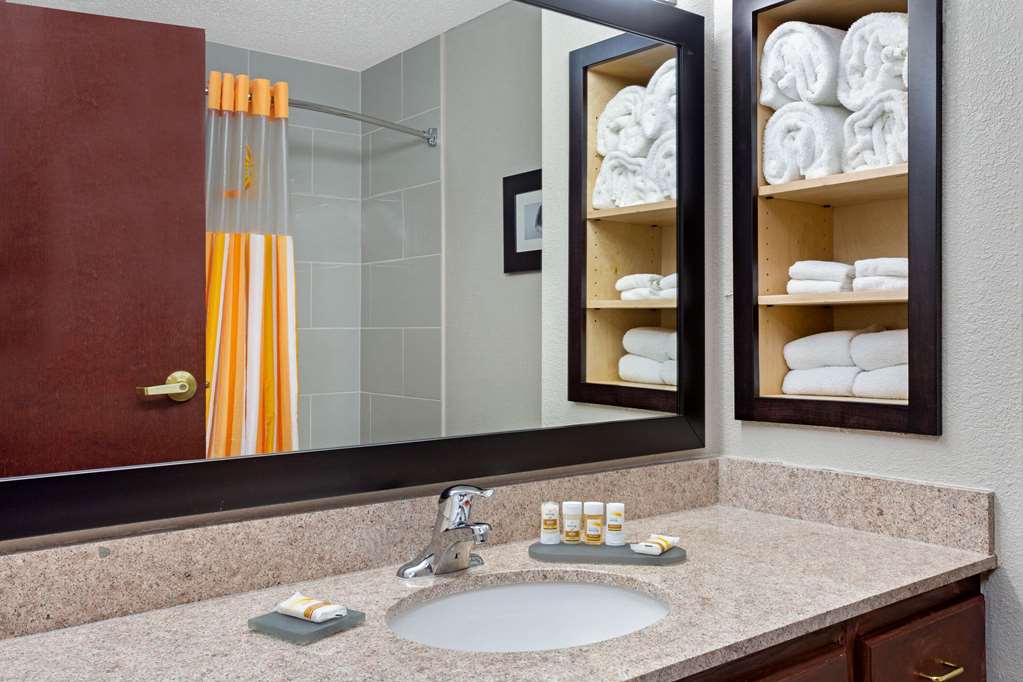 La Quinta Inn & Suites by Wyndham Norwich Plainfield Casino - photo 22