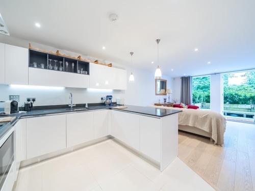 New Years Stylish Weybridge Base With Parking Pass The Keys 20715148 — Weybridge