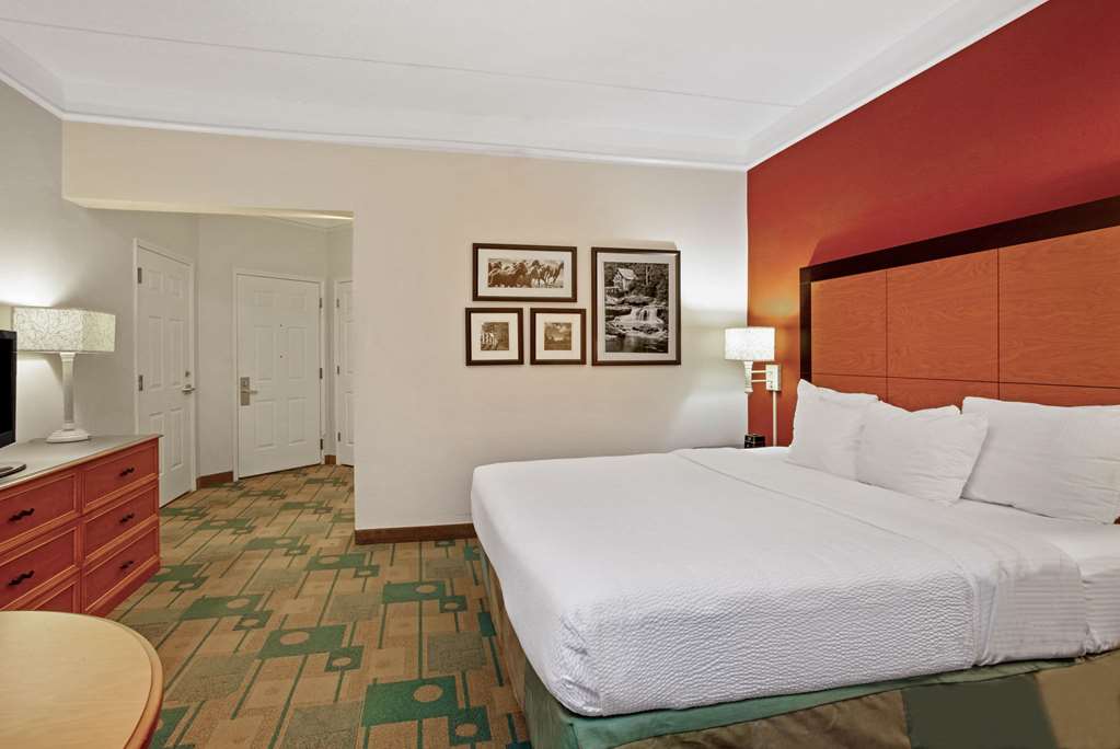 La Quinta Inn & Suites by Wyndham Winston Salem - photo 32