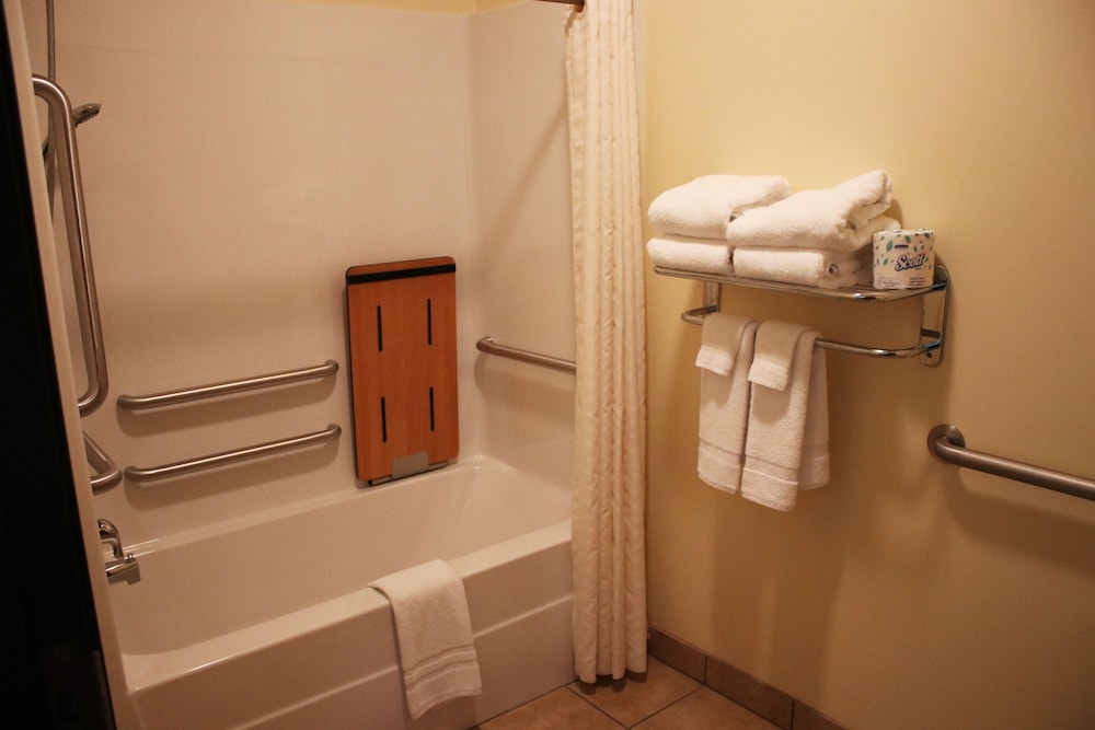 Edgewood Hotel & Suites - photo 25