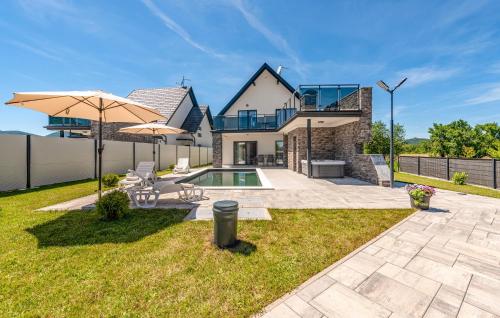3 Bedroom Awesome Home In Debelo Brdo — 4-Star Luxury Hotel in Gospic, Croatia