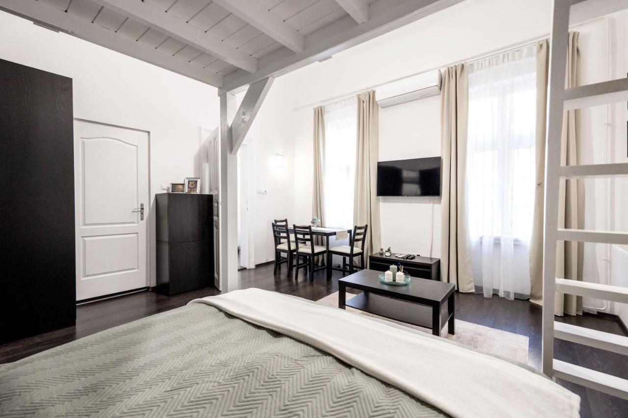 Charming Downtown Hideaway Steps from New York Café — 4-Star Luxury Hotel in Budapest, Hungary