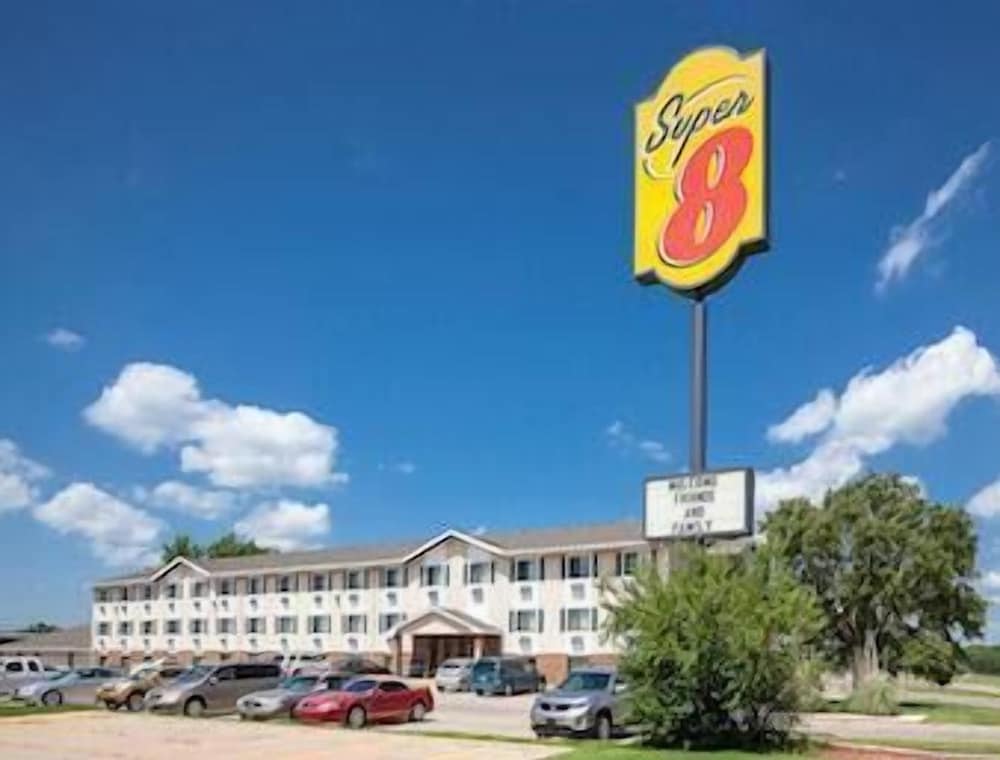 Super 8 by Wyndham Manhattan KS - photo 26