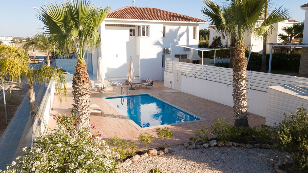 Pernera Family Villas