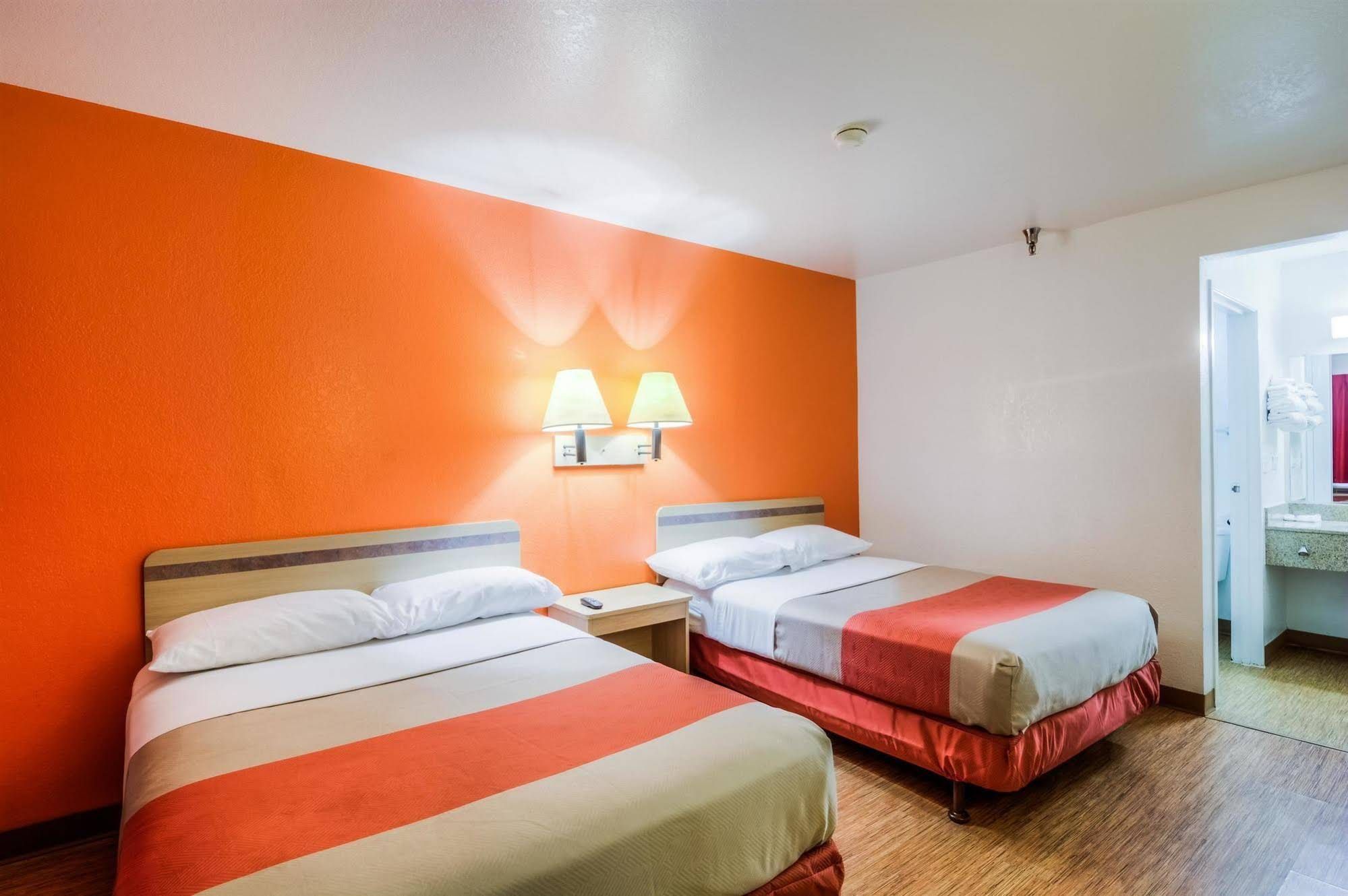 Motel 6 Chicago Elk Grove - photo 14