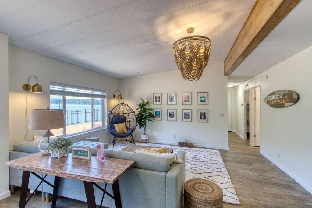 Serene & Luxury Retreat Waterfront Hot Tub Clamming — hotel in Olympia