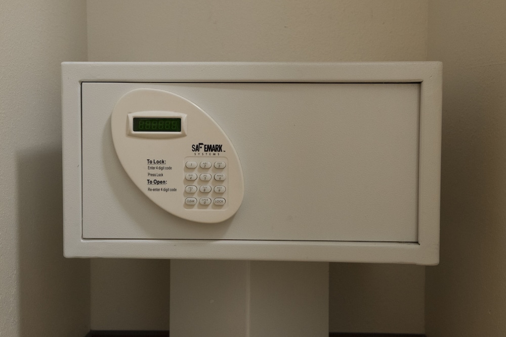 Red Roof Inn PLUS Long Island Garden City - photo 24
