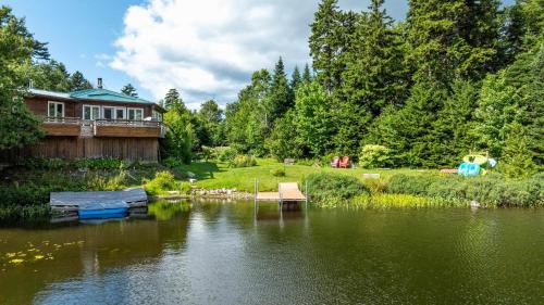 Cosy Lake Paradise 4 Bed Retreat Pet Friendly in Unknown City, Canada