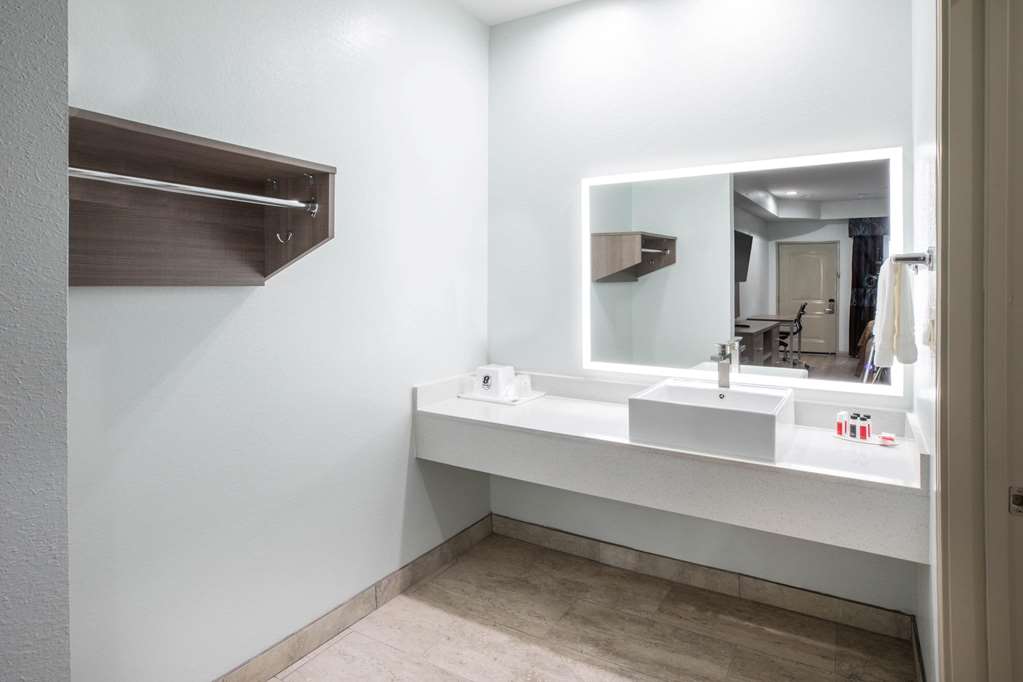 Super 8 by Wyndham Humble Fallcreek Houston - photo 23