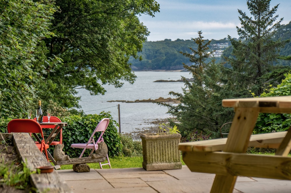 Sea View 2 Bedroom Cottage Wisemans Bridge Saundersfoot — 4-Star Luxury Hotel in Saundersfoot, United Kingdom