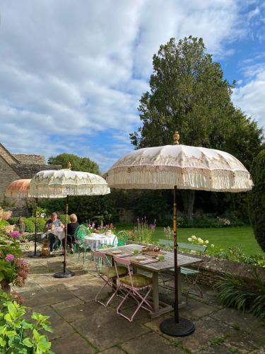 Pytts House Boutique Bed & Breakfast — 4-Star Luxury Hotel in Burford, United Kingdom