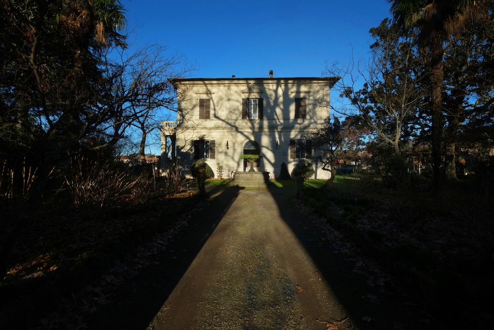Villa Gualterio — 4-Star Luxury Hotel in Bolsena, Italy