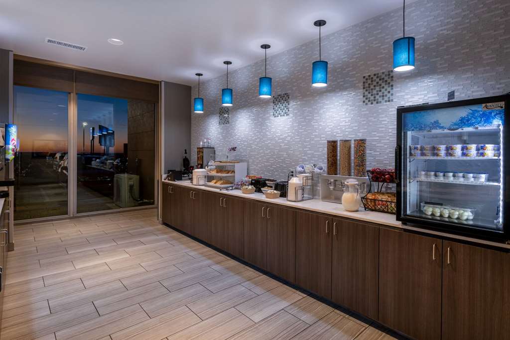 La Quinta Inn & Suites by Wyndham Holbrook Petrified Forest - photo 41