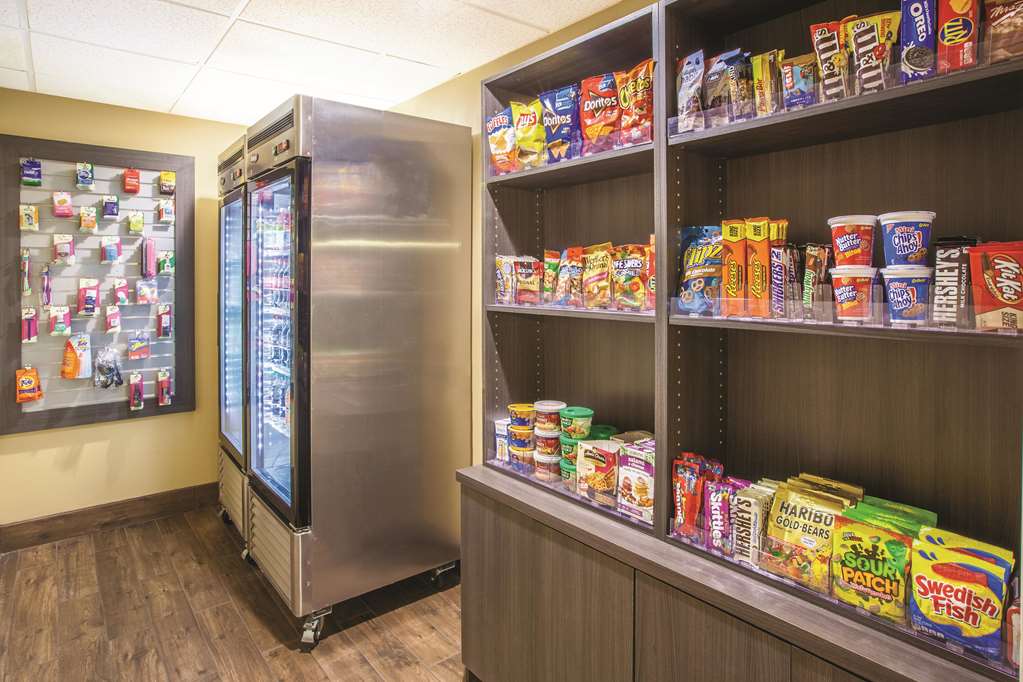 La Quinta Inn & Suites by Wyndham Mechanicsburg Harrisburg - photo 22