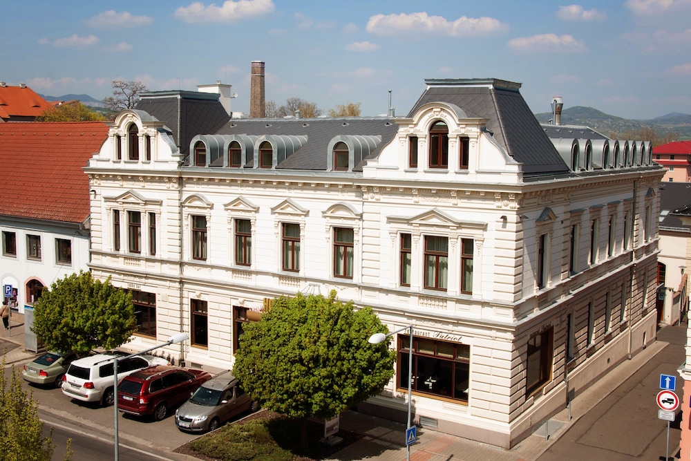 Hotel Lev - carbon neutral hotel in Lovosice