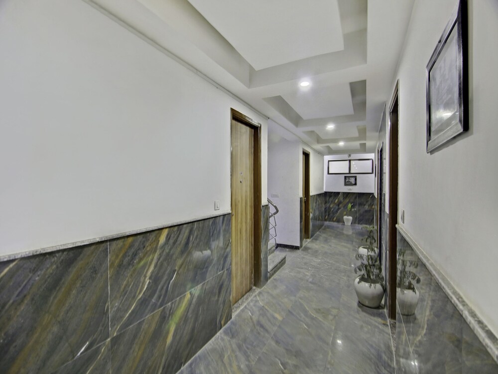 OYO Home 39565 Decent Studio Cyber Hub