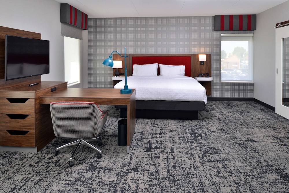 Hampton Inn & Suites Greensboro Downtown - photo 15