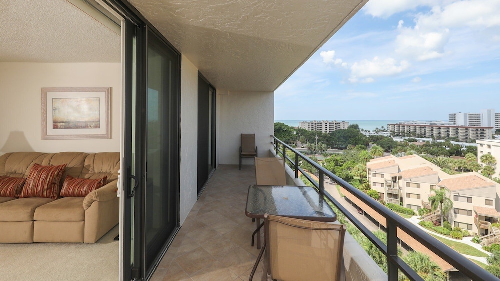 6415 Midnight Pass #902 — 4-Star Luxury Hotel in Siesta Key, United States