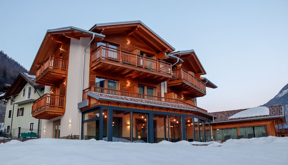 Agriturismo Il Tempo delle Mele — 4-Star Luxury Hotel in Caldes, Italy