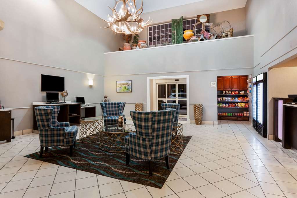 La Quinta Inn & Suites by Wyndham Kerrville - photo 11