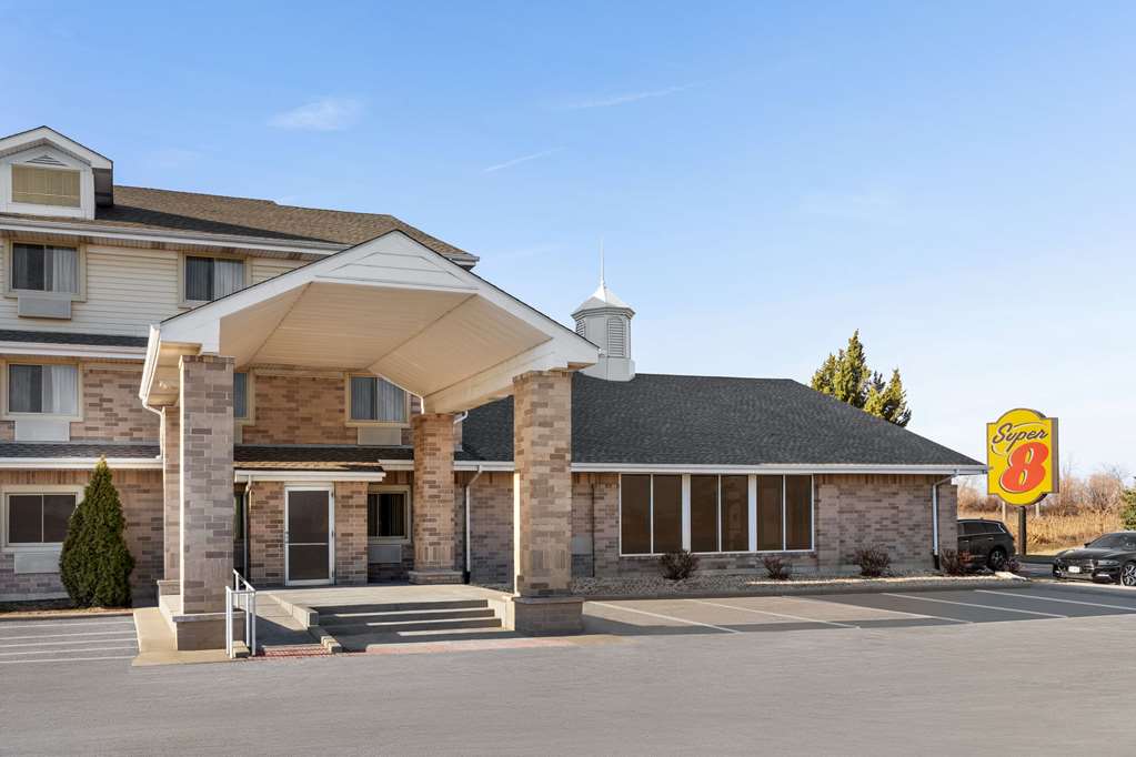 Super 8 by Wyndham Joliet I 55 N Chicago
