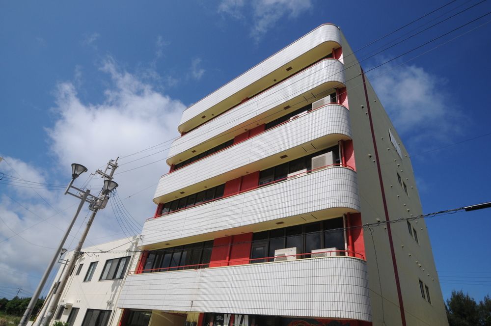 Hotel Skyblue Okinawa Simple Stay - carbon neutral hotel in Itoman