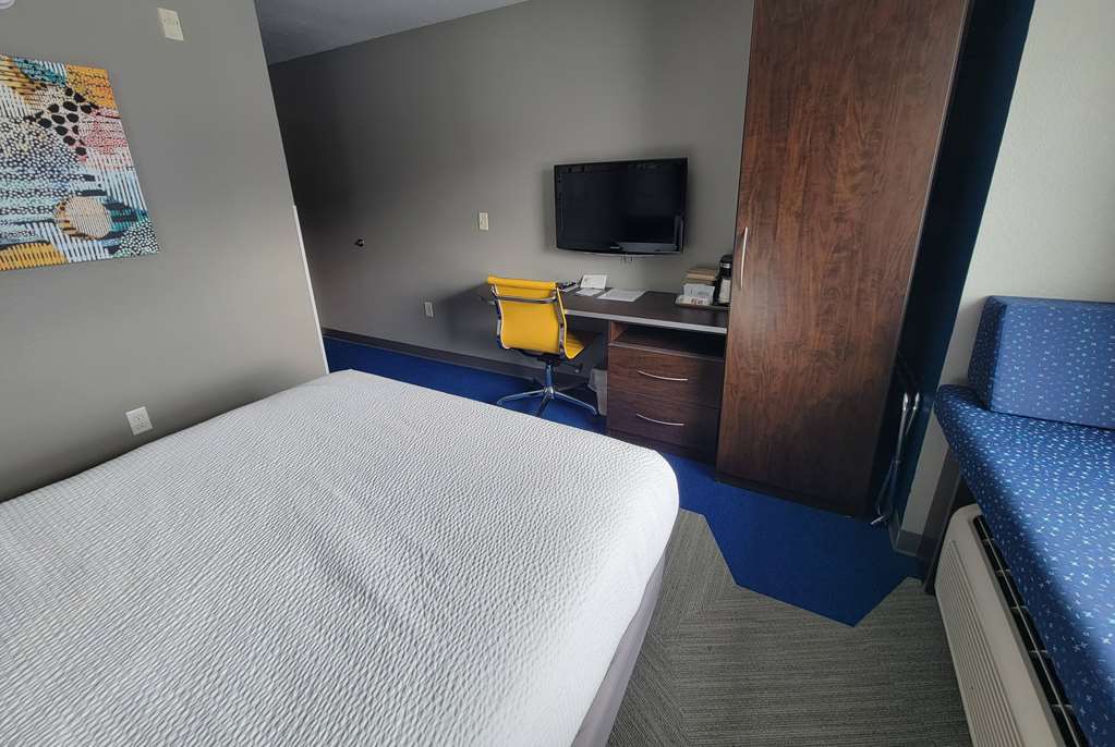 Microtel Inn & Suites by Wyndham Council Bluffs Omaha - photo 17