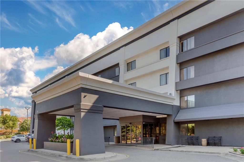 Quality Inn & Suites Raleigh Durham Airport - photo 2