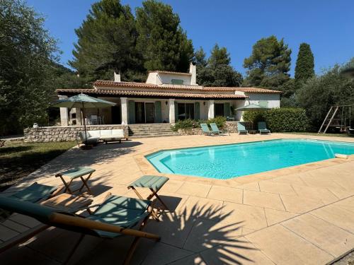 L'oliveda Comple Tement Climatise E P — hotel in Le Tignet