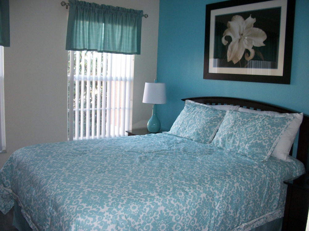 3BR 2.5BA Home in Emerald Island Resort by CV 8479 - photo 3