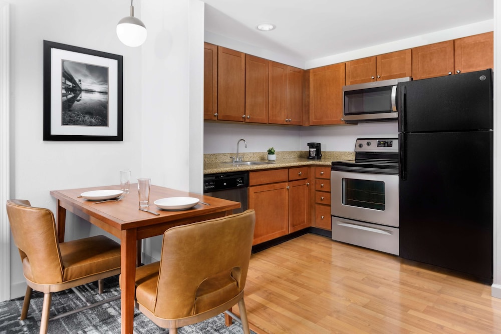 Homewood Suites by Hilton Portsmouth - photo 18