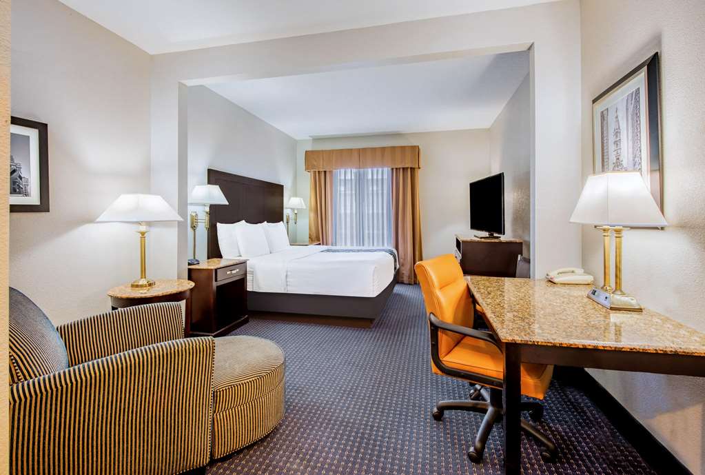 La Quinta Inn & Suites by Wyndham Mt. Laurel Philadelphia - photo 19