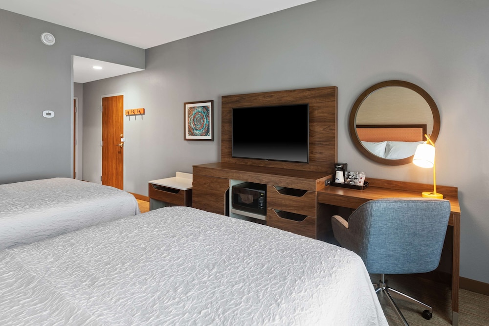 Hampton Inn Circleville - photo 17