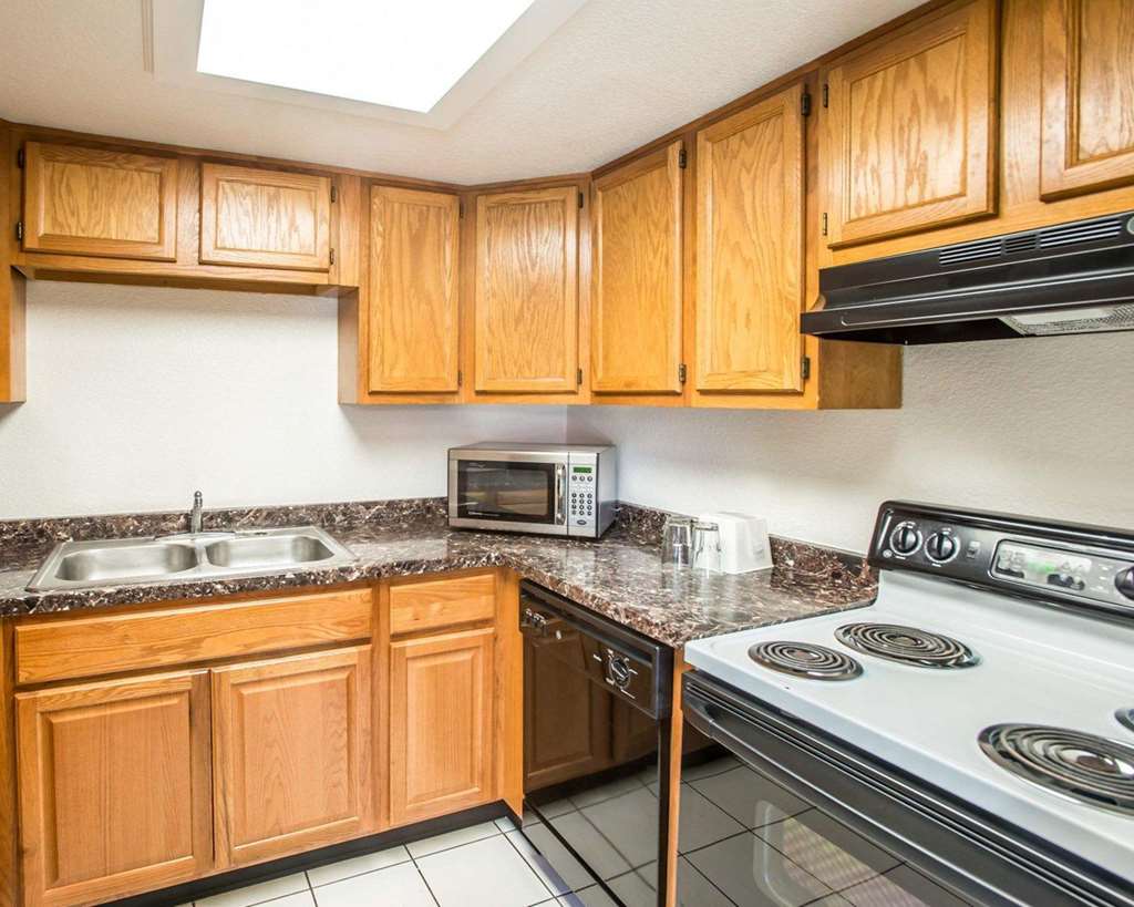 Rodeway Inn Greeley - photo 15