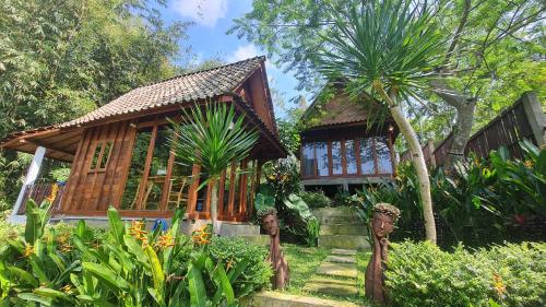 Rumah Kayu Mataraja Villa Tabanan — 4-Star Luxury Hotel in Bali, Indonesia