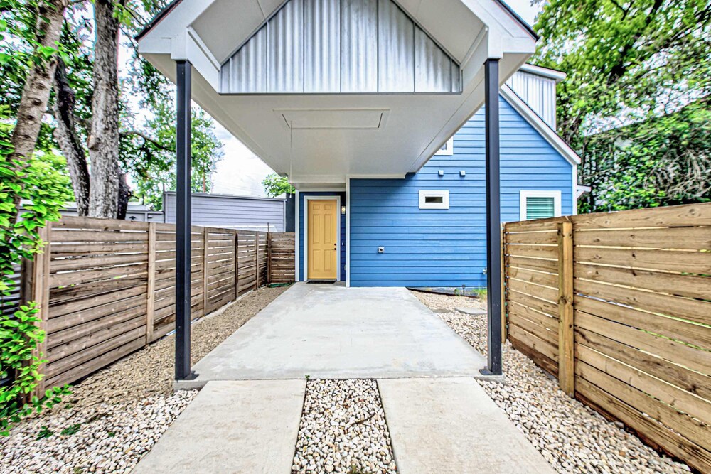 Pet Friendly Quiet Neighborhood Near S. Lamar in Austin, United States