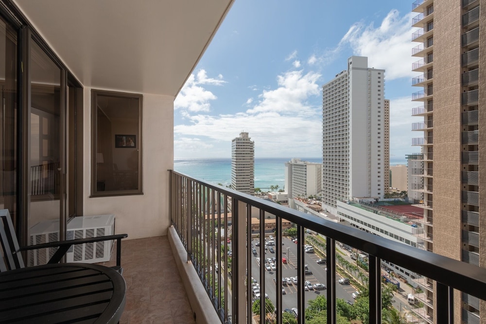 High Level Waikiki Condo Enjoy Ocean Views From Your Private Lanai by Koko Resort Vacation Rentals in Honolulu, United States