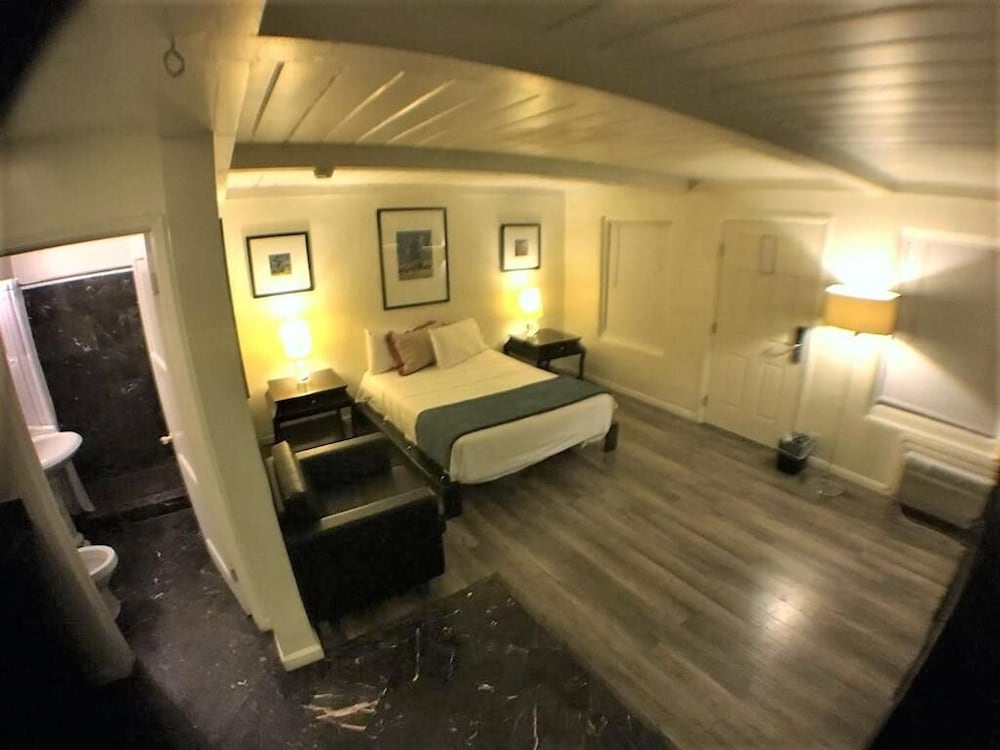 Sterling Gardens Hotel - photo 10