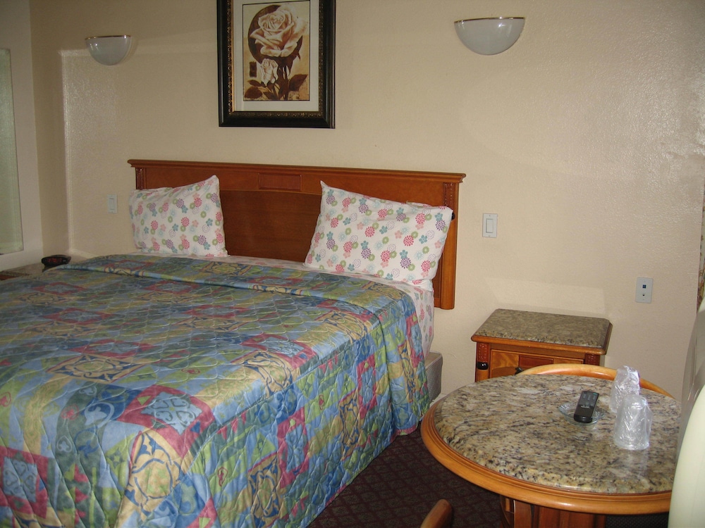 Walls Motel Long Beach - photo 11