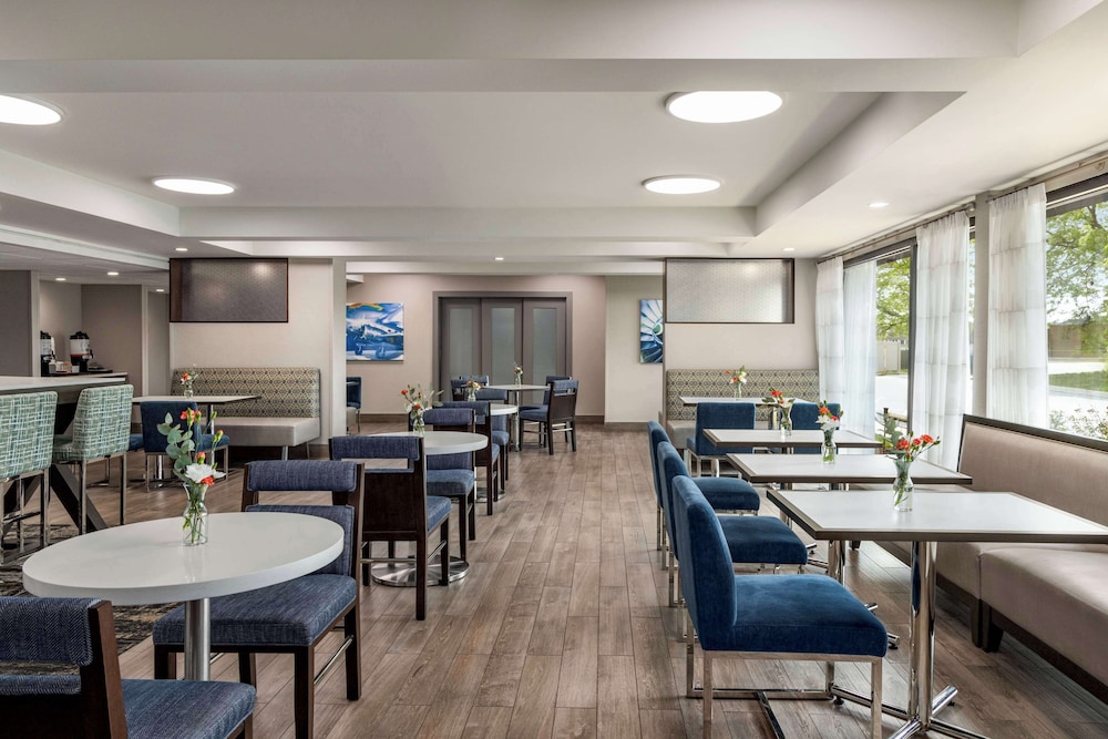 Hampton Inn Chicago O'Hare International Airport - photo 28