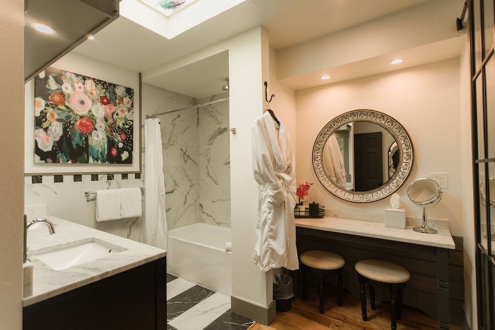 Highland Haven Creekside Inn - photo 119
