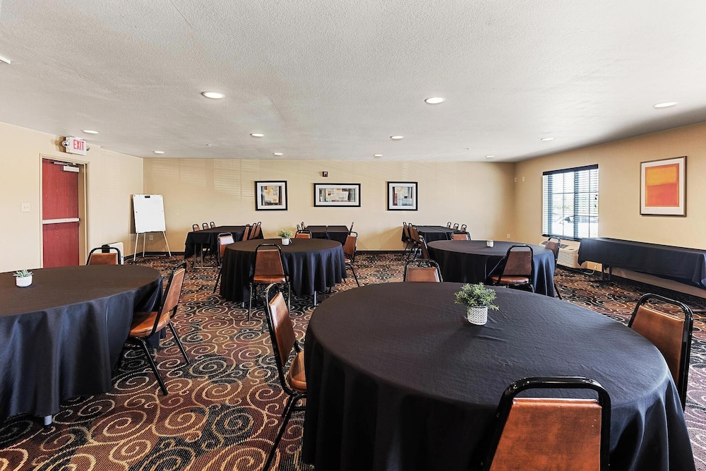 Cobblestone Hotel & Suites Knoxville - photo 46