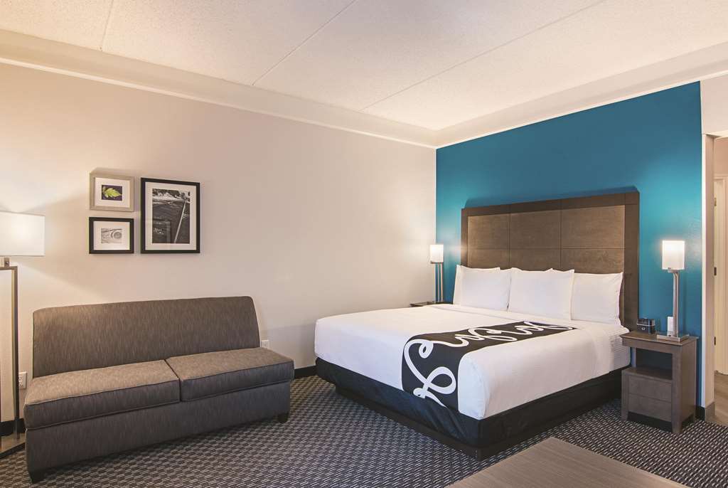 La Quinta Inn & Suites by Wyndham Orlando UCF - photo 29