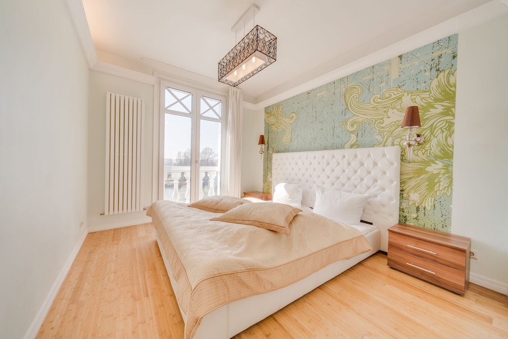 Villa Rhenus — 4-Star Luxury Hotel in Bischofsheim, Germany
