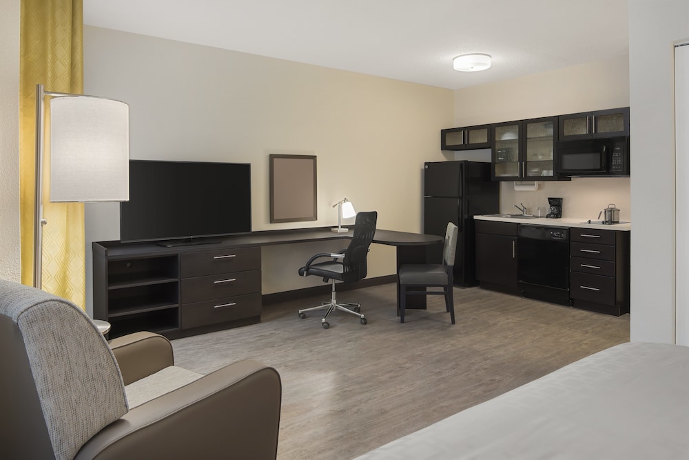Candlewood Suites Charlotte Arrowood by IHG - photo 9