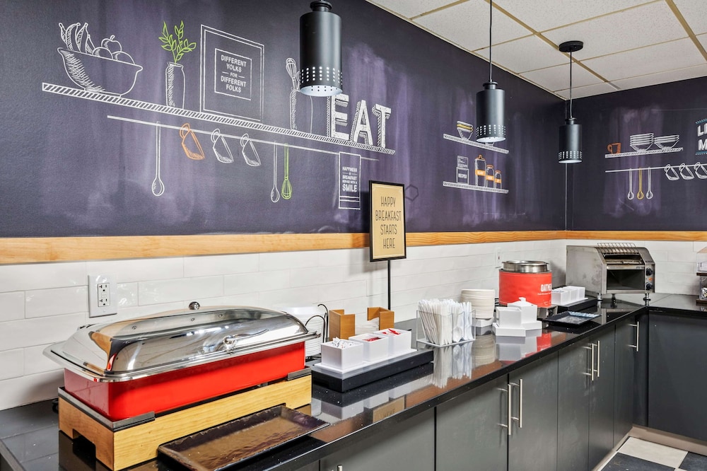 Hampton Inn Cleveland Westlake - photo 26