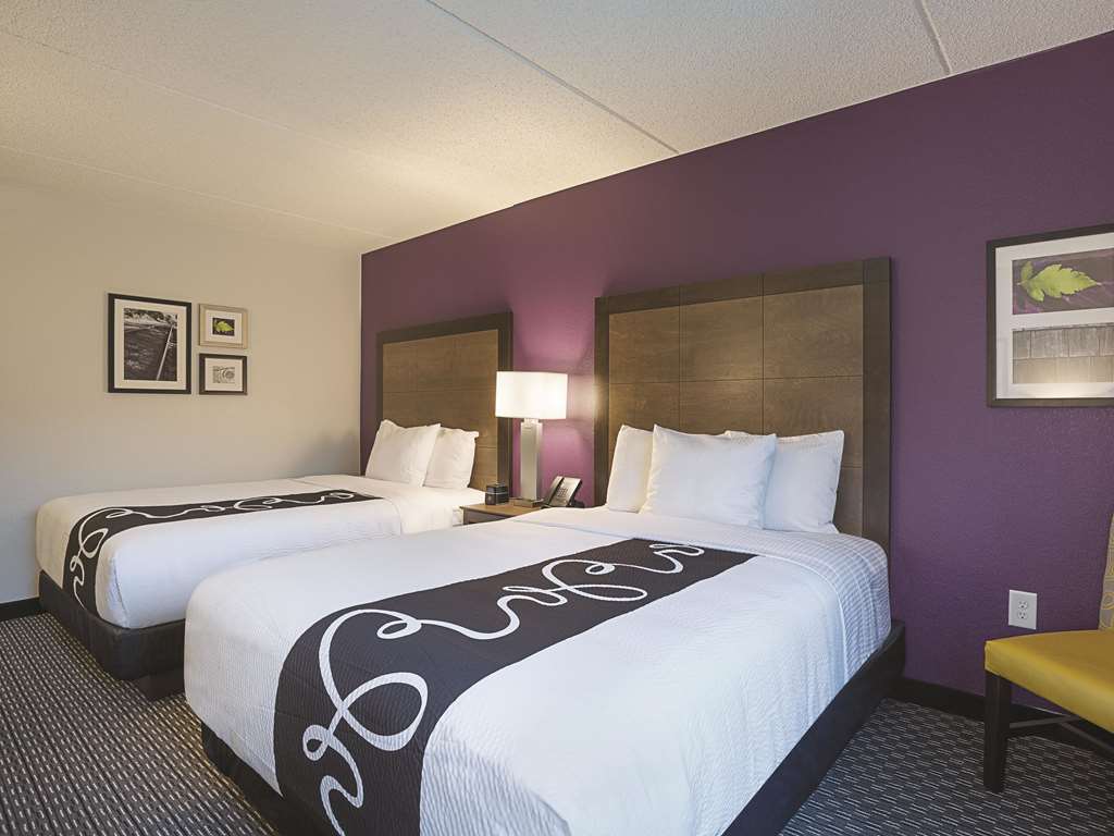 La Quinta Inn & Suites by Wyndham Baltimore BWI Airport - photo 20